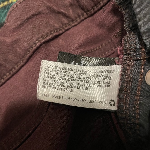 Universal Thread Target Brand Jeans (2/2) - Picture 4 of 7
